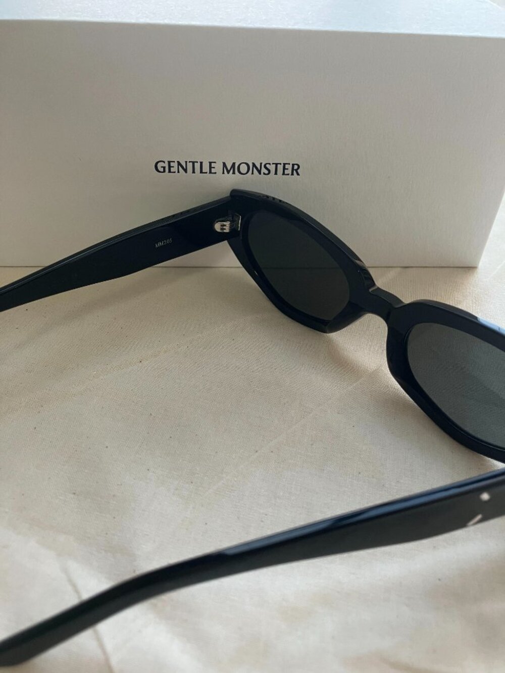 Gentle Monster Black Slim Oval Cat-Eye Sunglasses - Picture 8 of 8